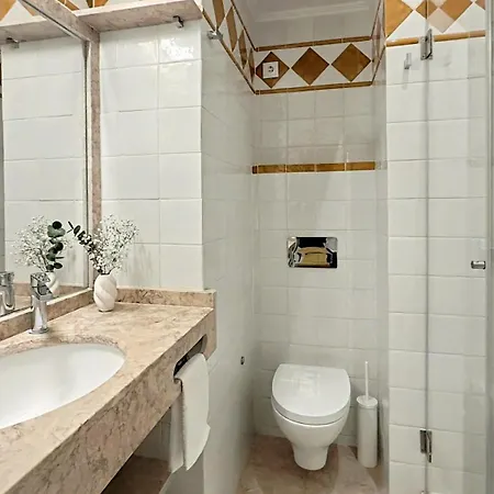 Апартаменти Elegant River View Corpo Santo